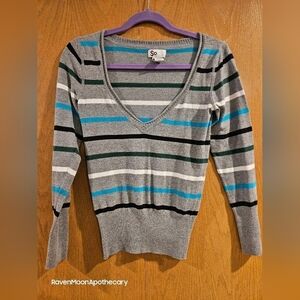 3/15$ Bundle Deal Sweater Medium